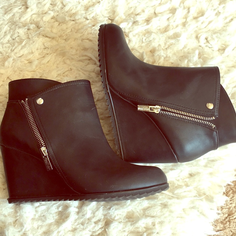 Kenneth Cole Reaction wedge booties SZ 8